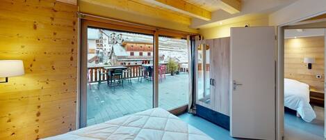 5 bedrooms, iron/ironing board, WiFi