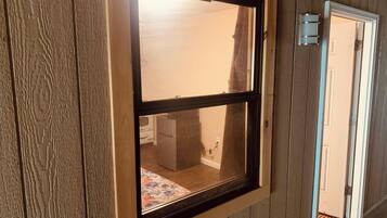 Room, 1 Queen Bed, Non Smoking, Kitchen | Free WiFi, bed sheets