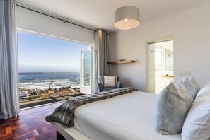 4 bedrooms, desk, iron/ironing board, WiFi - Picasso - Delightful large villa, Camps Bay, Pool (Cape Town)