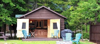 Evergreen Lodge Old Forge Waterfront w/Dock Sleeps 9 / .5 miles to Old Forge