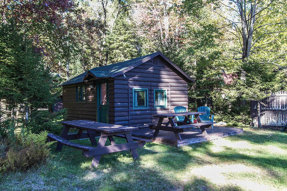 The Holly Cabins Evergreen Lodge & Tamarack Cottage , Old NY
