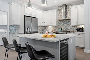 Micro-ondes, four, plaque de cuisson, lave-vaisselle