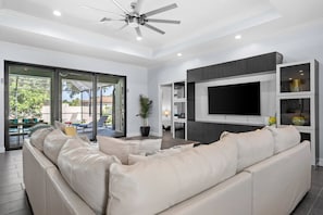 Smart TV, fireplace