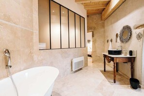 Shower, hair dryer - Historic Luxury and Modernity in the Heart of Minervois (Caunes-Minervois)