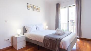 2 Schlafzimmer, BĂŒgeleisen/BĂŒgelbrett, Internetzugang, BettwĂ€sche