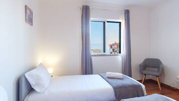 2 chambres, fer et planche à repasser, accès Internet, draps fournis