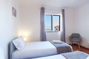 2 chambres, fer et planche à repasser, accès Internet, draps fournis