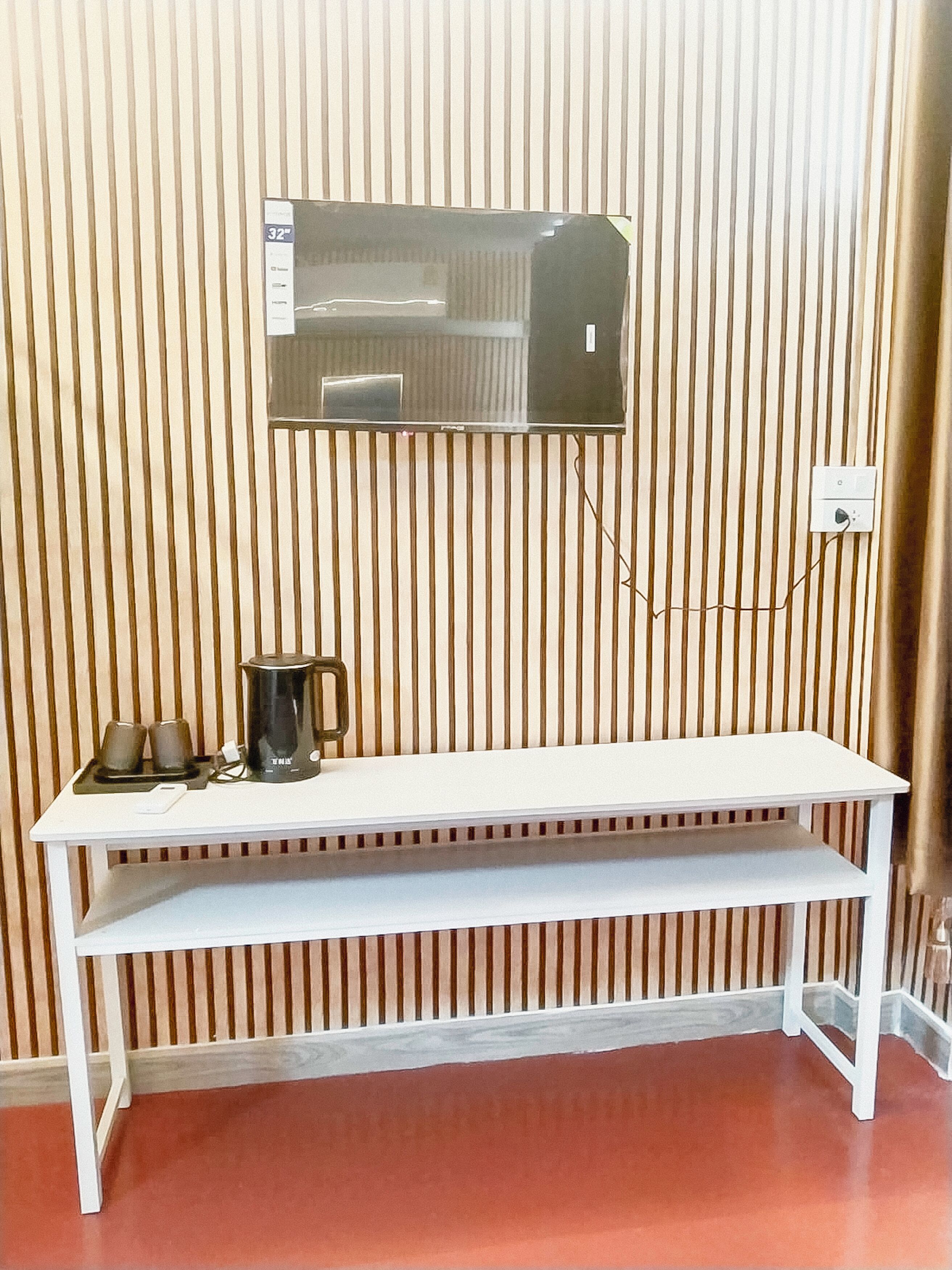 Superior Room, Balcony | Television