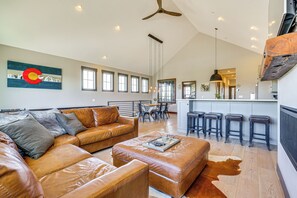TV, fireplace - Hot Tub & Mtn Views: Townhome in Granby! (Granby)