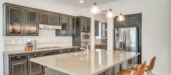 Rio Bravo Country Club Home in Bakersfield w/ Pool