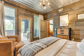 3 bedrooms, WiFi, bed sheets - 2 Decks, Grill, Hot Tub: Mountain Cabin in Murphy (Murphy)