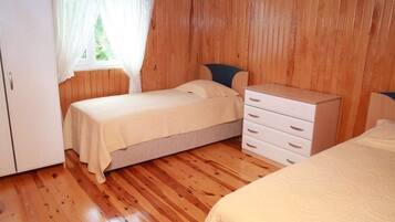 4 ๊ฐ์ ์นจ์ค, ๋ฌด๋ฃ WiFi