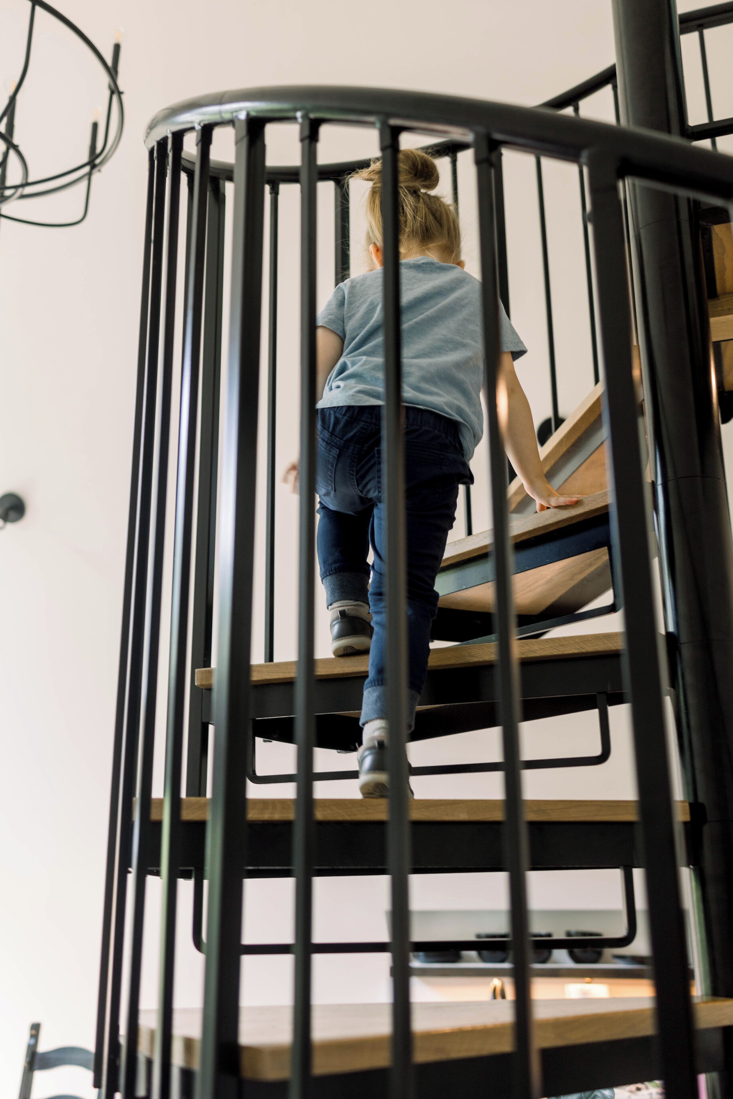 Televisi layar datar 45-inci dengan saluran TV digital dan TV