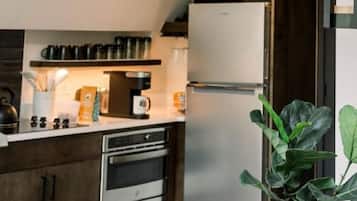 Mini-fridge, microwave, oven, stovetop