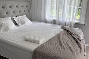 5 phòng ngủ, bàn ủi/dụng cụ ủi quần áo