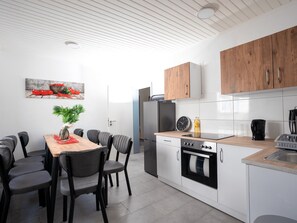 Private kitchen - Serviceroom24 - Apartment 5 in Recklinghausen Hoch Wlan - TV - 24-7 Check-in (Recklinghausen)