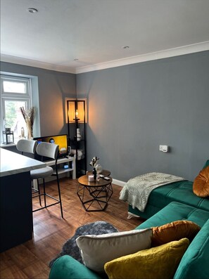 Apartment | Living area | TV