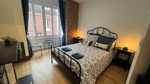 2 slaapkamers, een strijkplank/strijkijzer, wifi, beddengoed