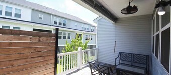 Getaway on McLernon - Top Notch Mid Term Stay