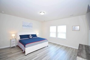 3 bedrooms, iron/ironing board, WiFi, bed sheets - Getaway on McLernon - Top Notch Mid Term Stay (Johns Island)