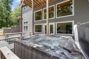Terrace/patio - Hot Tub/New! Smoky Mountains Cabin/Bears/Game/Fire/3 Kings Beds (Sevierville)