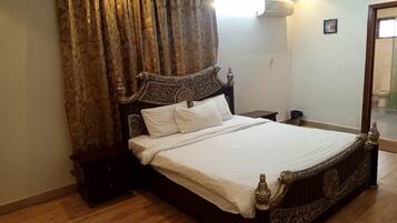 Apartment | 3 bedrooms, free WiFi, bed sheets