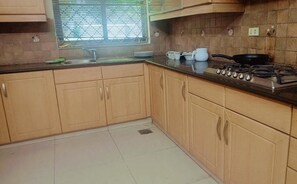 Apartment | Dapur peribadi | Peti sejuk, ketuhar gelombang mikro, dapur, cerek elektrik 