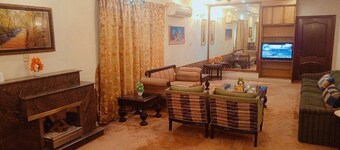 Rehman Gardens - 3BR Apartment