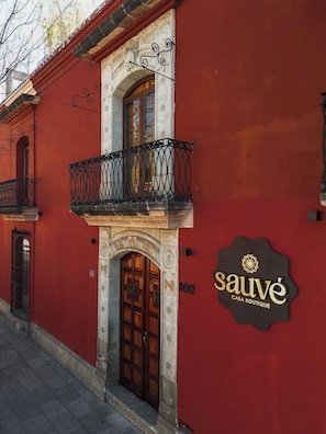 Fachada de la propiedad