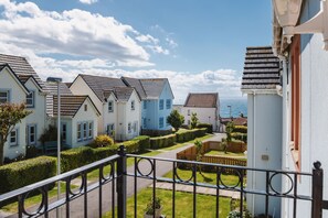 Apartment | Property grounds - Apartment - 2 Bedrooms - Pet Friendly - Parking (Anstruther)