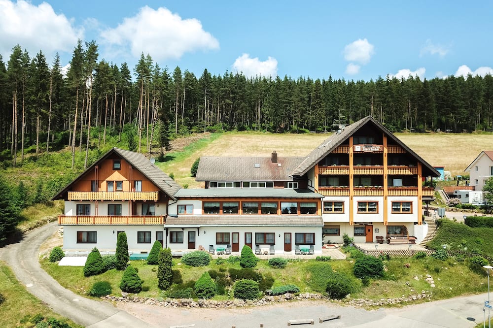 Waldhotel Auerhahn Bed & Breakfast