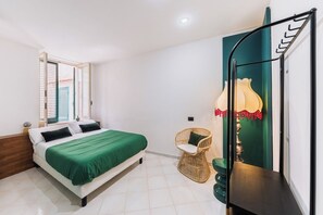 3 habitaciones, tabla de planchar con plancha, wifi y ropa de cama 