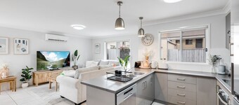 Stones throw to Grammar, Queens Park & CDB!