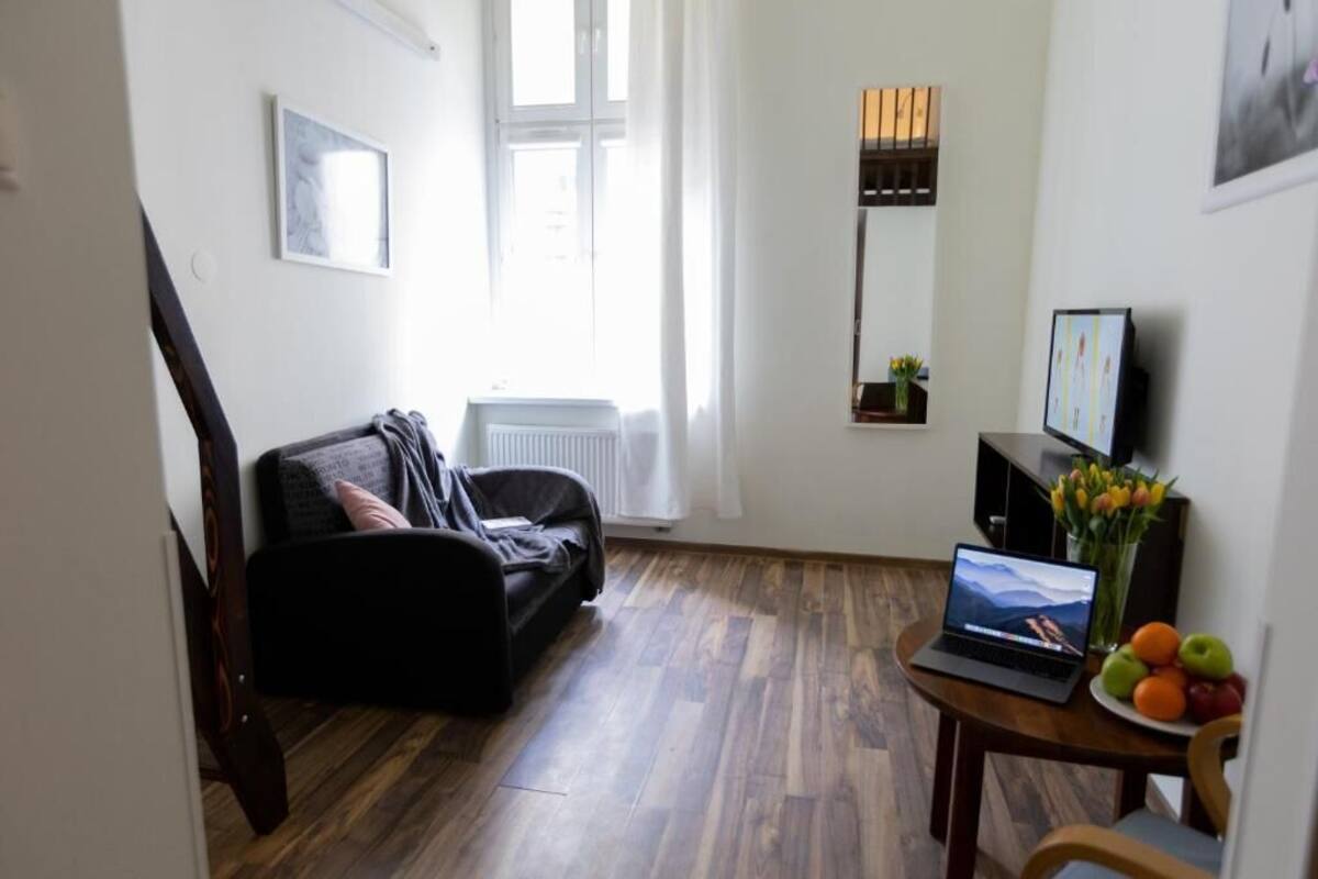 Elite driepersoonskamer | Een laptopwerkplek, gratis wifi, beddengoed