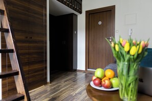 Laptop workspace, free WiFi, bed sheets - Salve station (Kraków)