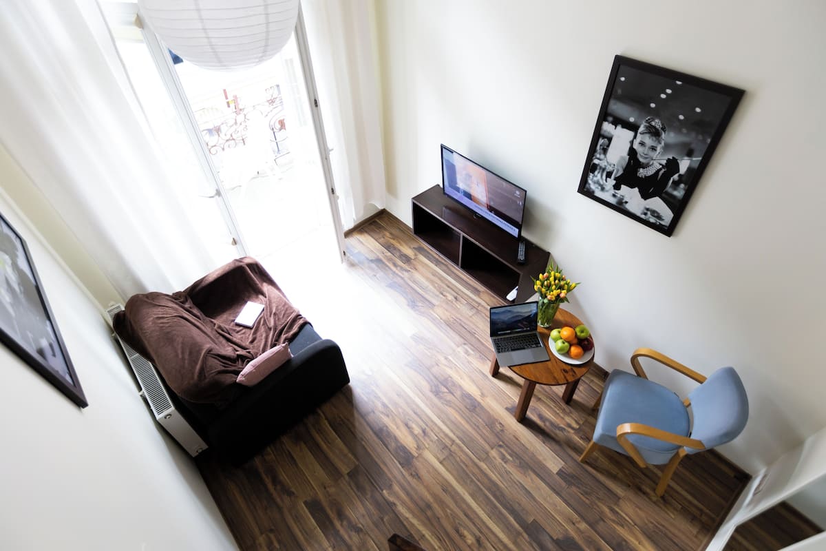 City driepersoonskamer | Een laptopwerkplek, gratis wifi, beddengoed
