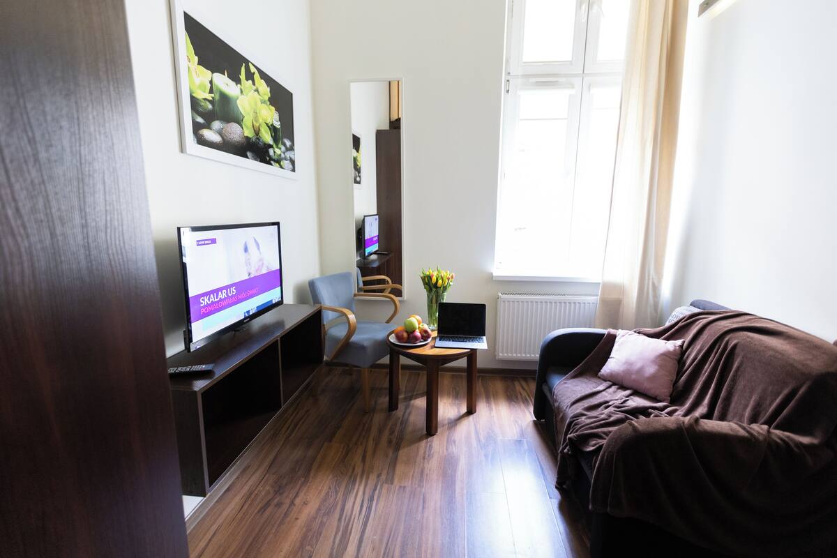 Standaard driepersoonskamer, 1 slaapkamer | Een laptopwerkplek, gratis wifi, beddengoed