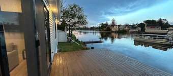 Waterfront Cottage in Lake Orion