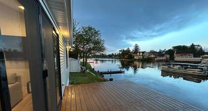 Waterfront Cottage in Lake Orion