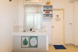 Room - Budget Backpackers Transient House Near Naia by RedDoorz (Pasay)