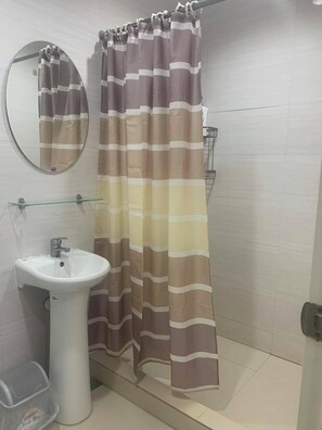 シャワー、ビデ、タオル、石鹸