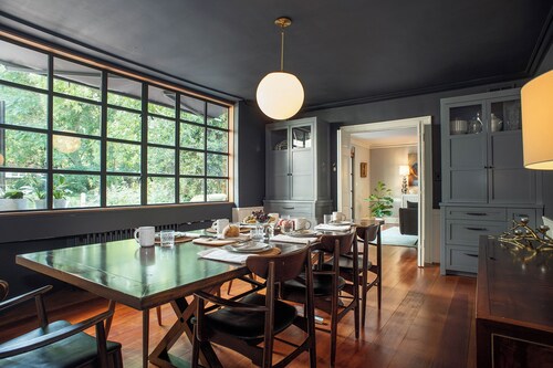 Spacious Converted Carriage House in Historic District near USNA