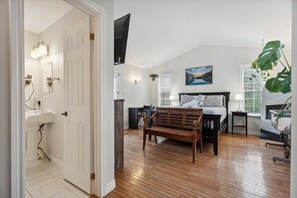 5 Schlafzimmer, Schreibtisch, Bügeleisen/Bügelbrett, Reisekinderbett