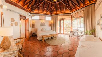 Comfort Suite, Sea View | 1 bedroom, in-room safe, bed sheets