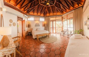 Suíte conforto, vista para o mar | 1 quarto, cofres nos quartos, roupa de cama