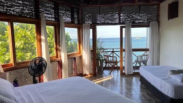 四人房, 露台, 海景 | 1 間睡房、房內夾萬、床單