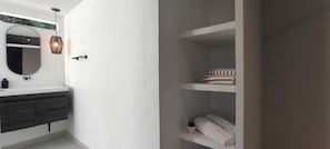 Comfort Suite, Partial Sea View | Bathroom | Free toiletries, towels, soap, shampoo - Rosario Ecohotel  (Rosario Islands)