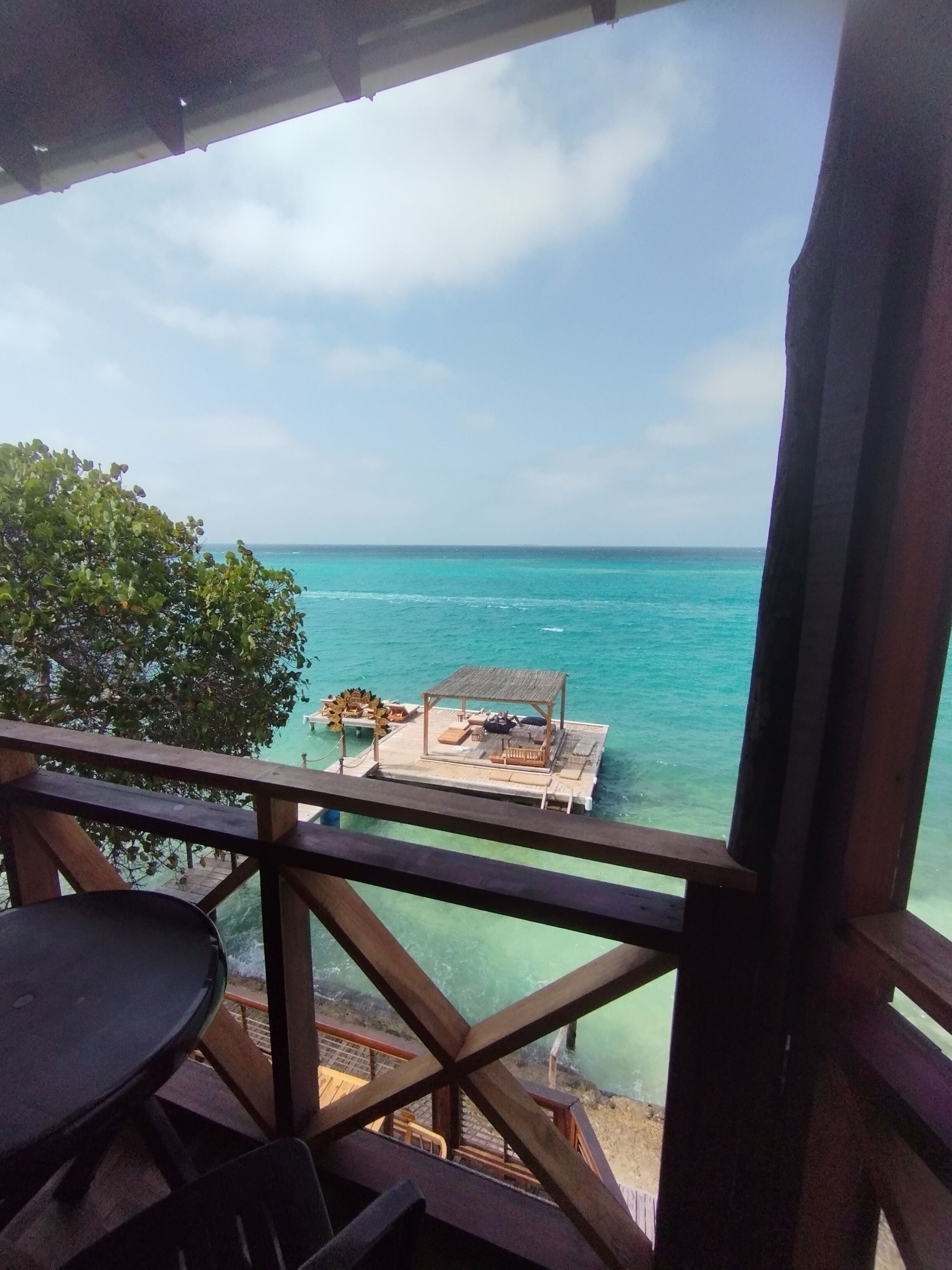 Vierpersoonskamer, balkon, uitzicht op zee | Een kluis op de kamer, beddengoed