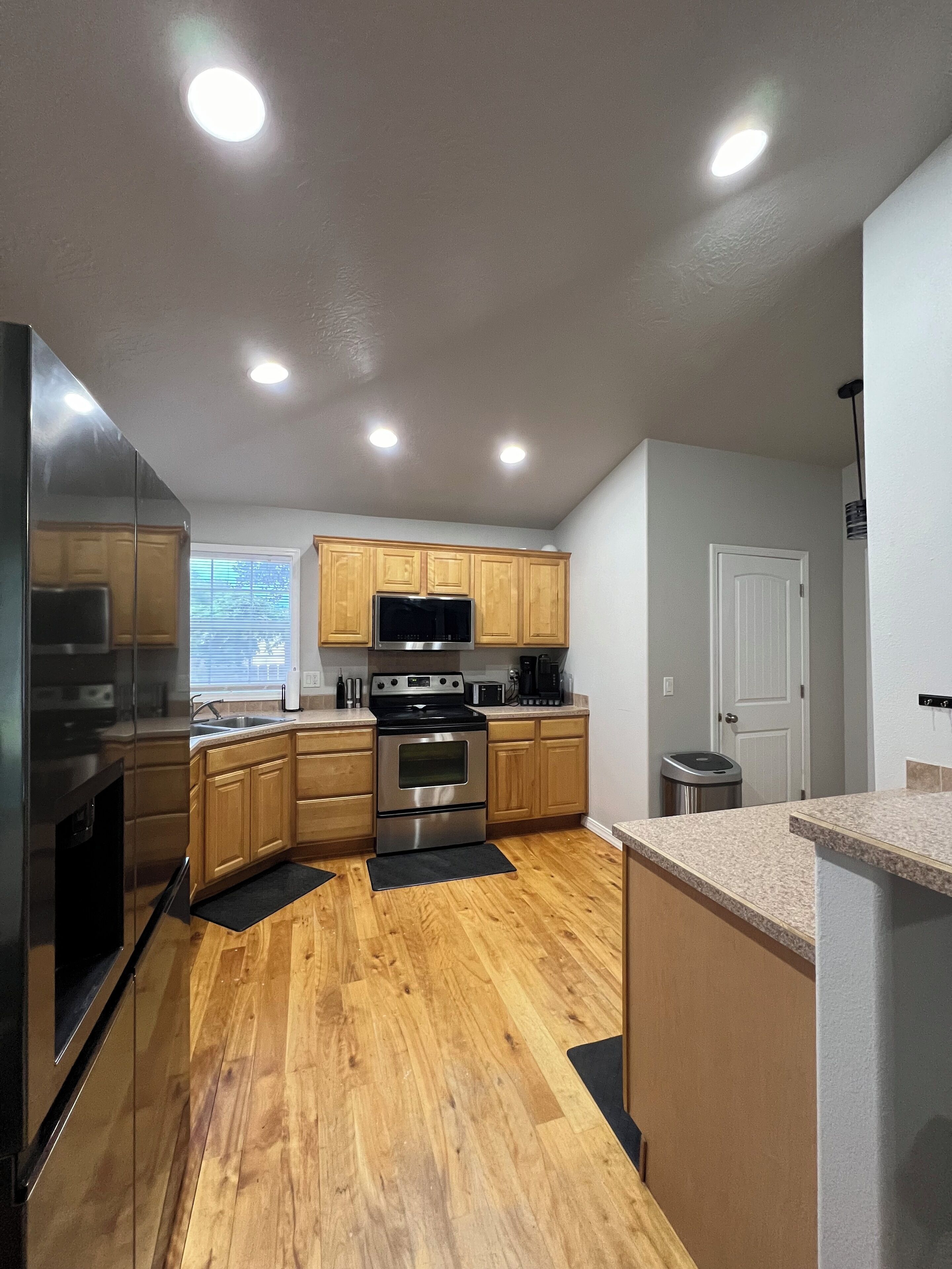 ثلاجة، ميكروويف، فرن، موقد طهي مسطح