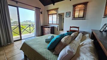 6 bedrooms, iron/ironing board, WiFi, bed sheets